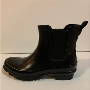 Clarks Black Short Pull-on Rubber Rain boots Sz 7